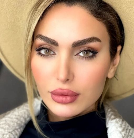 خرید لنز عسلی بدون دور Carolina