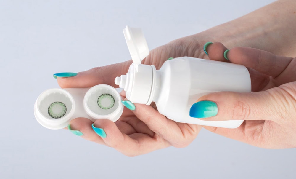 آیا میتوان لنز را بدون محلول نگهداری کرد؟